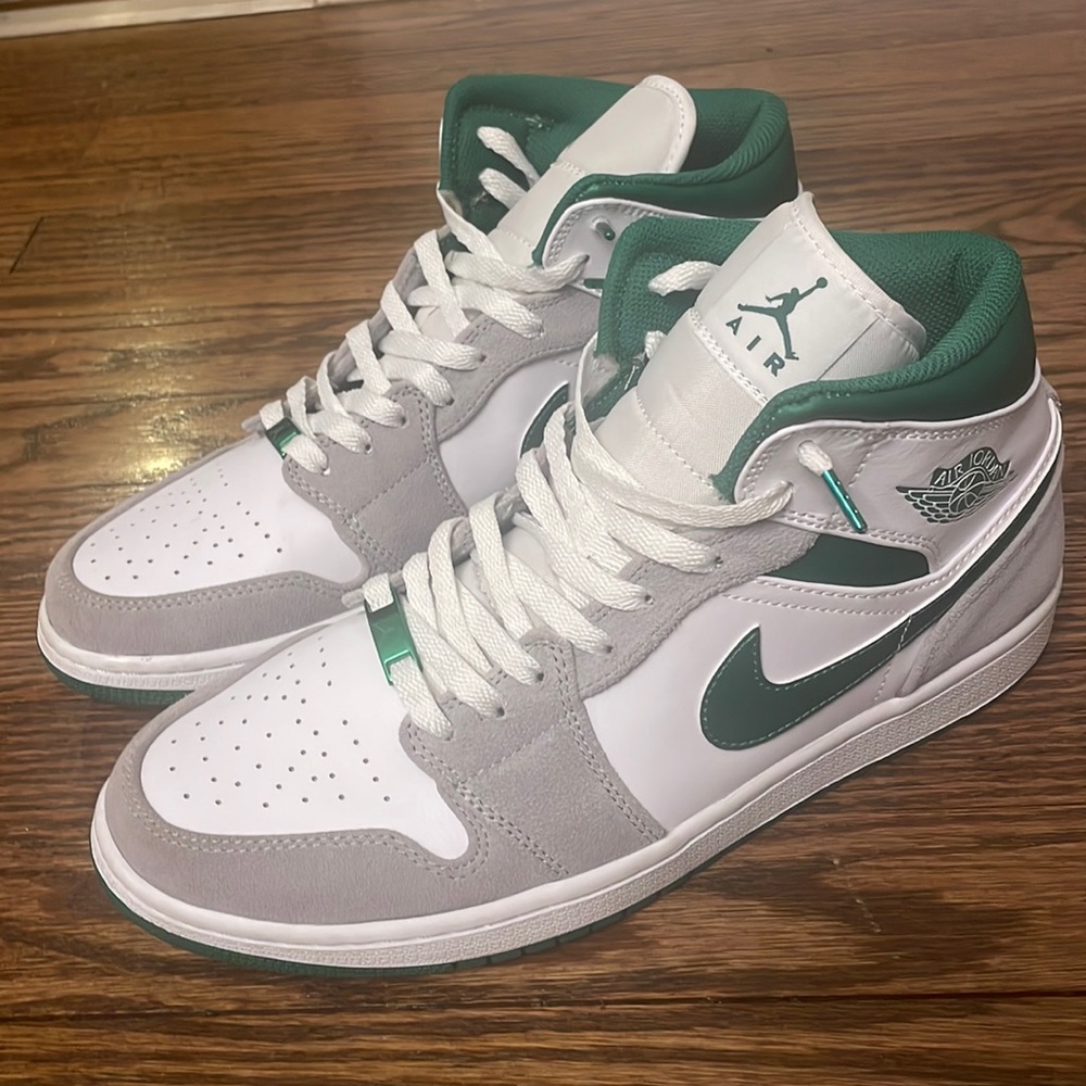 Air Jordan 1 Mid SE 'Grey Pine Green' Size 11